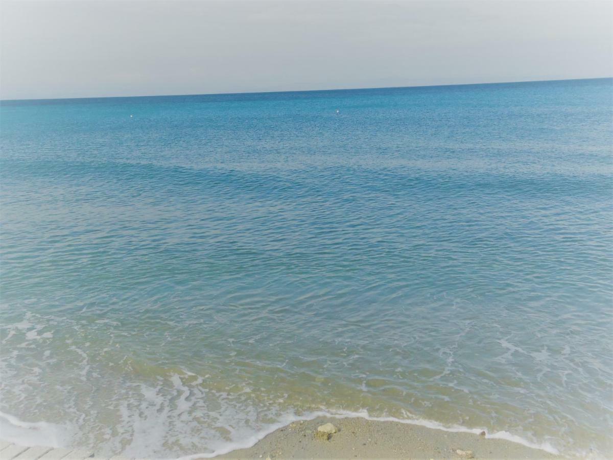 Hippocampus Beach House Полихроно Екстериор снимка